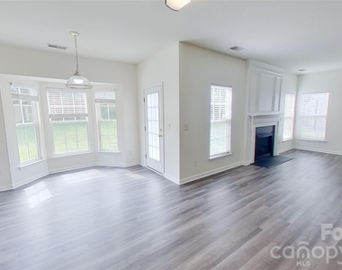 2014 Rosewater Lane - Photo Thumbnail 4