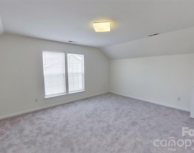 2014 Rosewater Lane - Photo Thumbnail 8