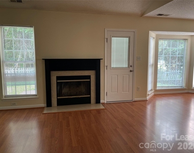 11624 Larix Drive - Photo Thumbnail 4