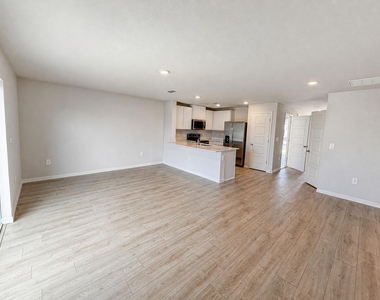 8172 Cobblestone Drive - Photo Thumbnail 4