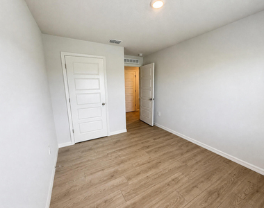 8172 Cobblestone Drive - Photo Thumbnail 10