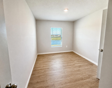8172 Cobblestone Drive - Photo Thumbnail 9