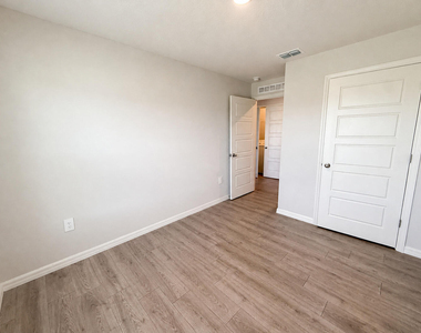 8172 Cobblestone Drive - Photo Thumbnail 8