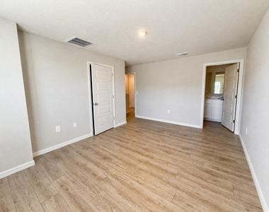 8172 Cobblestone Drive - Photo Thumbnail 14