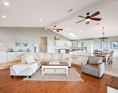 124 Harbor Drive - Photo Thumbnail 3