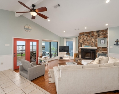 124 Harbor Drive - Photo Thumbnail 8