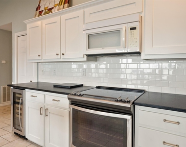 124 Harbor Drive - Photo Thumbnail 12