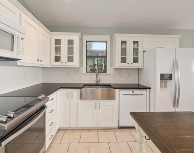 124 Harbor Drive - Photo Thumbnail 11
