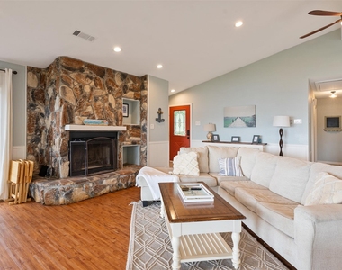 124 Harbor Drive - Photo Thumbnail 5