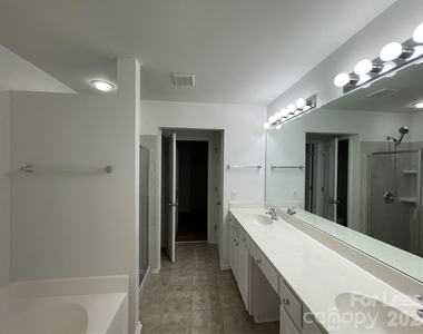 9033 Mcalwaine Preserve Avenue - Photo Thumbnail 13