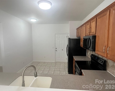 9033 Mcalwaine Preserve Avenue - Photo Thumbnail 7