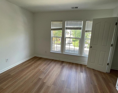 9033 Mcalwaine Preserve Avenue - Photo Thumbnail 18