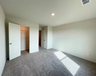 2033 Delta Downs Drive - Photo Thumbnail 13
