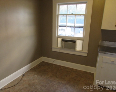 214 Salisbury Road - Photo Thumbnail 4