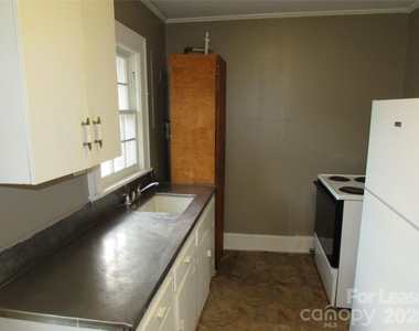 214 Salisbury Road - Photo Thumbnail 3