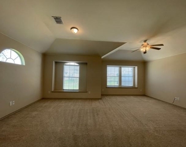 3933 Fernando Drive - Photo Thumbnail 16