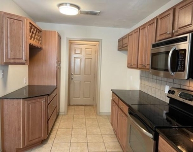 3933 Fernando Drive - Photo Thumbnail 7