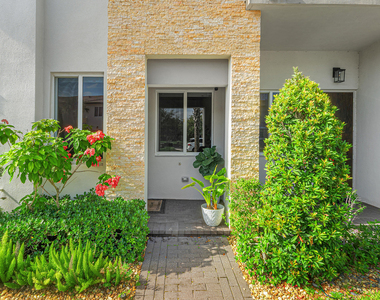 610 Pioneer Way - Photo Thumbnail 2