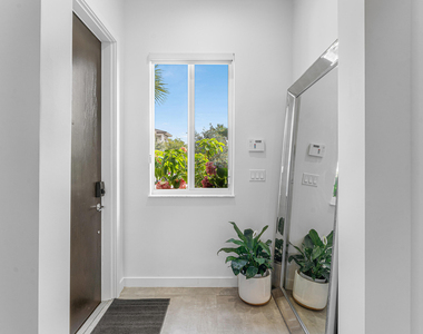 610 Pioneer Way - Photo Thumbnail 3