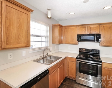 771 Rebecca Jane Drive - Photo Thumbnail 12