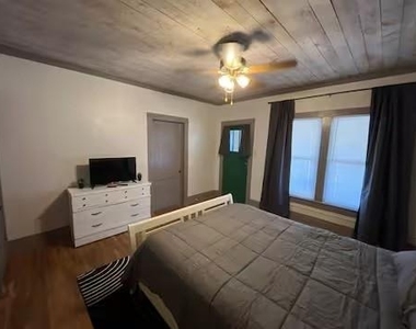 1426 Cedar Street - Photo Thumbnail 10