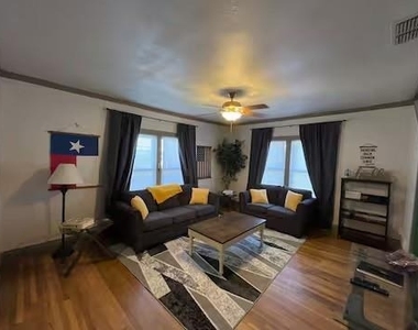 1426 Cedar Street - Photo Thumbnail 1