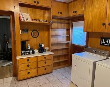 1426 Cedar Street - Photo Thumbnail 8