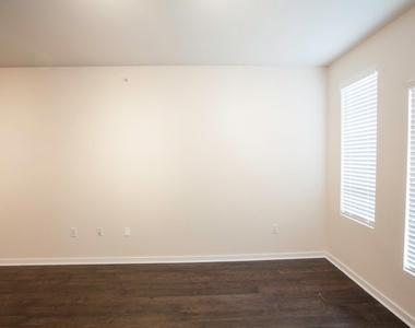 4107 Bowser Avenue - Photo Thumbnail 24