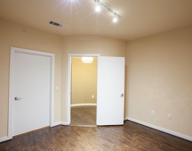 4107 Bowser Avenue - Photo Thumbnail 14