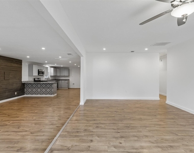 2519 Maverick Avenue - Photo Thumbnail 11