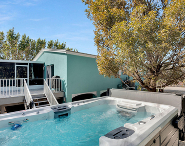 150 Sunshine Boulevard - Photo Thumbnail 4