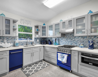 150 Sunshine Boulevard - Photo Thumbnail 8