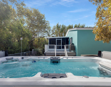 150 Sunshine Boulevard - Photo Thumbnail 5