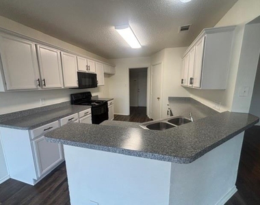 1024 Carlin Lane - Photo Thumbnail 8