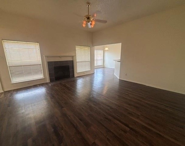 1024 Carlin Lane - Photo Thumbnail 5