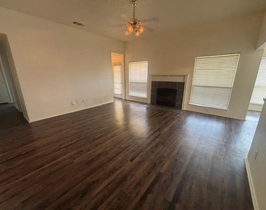 1024 Carlin Lane - Photo Thumbnail 3