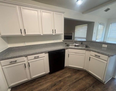 1024 Carlin Lane - Photo Thumbnail 9