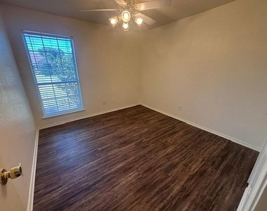 1024 Carlin Lane - Photo Thumbnail 12
