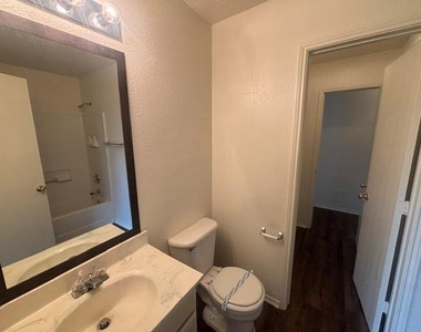 1024 Carlin Lane - Photo Thumbnail 15