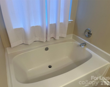 1530 Standish Drive - Photo Thumbnail 25