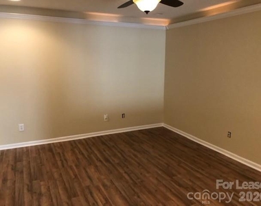 1530 Standish Drive - Photo Thumbnail 8
