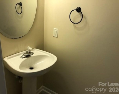 1530 Standish Drive - Photo Thumbnail 7