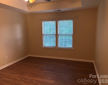 1530 Standish Drive - Photo Thumbnail 27