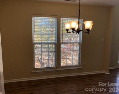 1530 Standish Drive - Photo Thumbnail 6