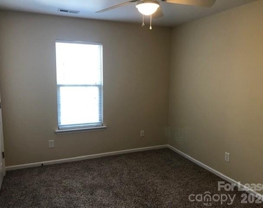 1530 Standish Drive - Photo Thumbnail 12