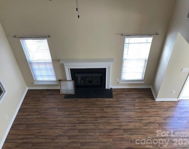 1530 Standish Drive - Photo Thumbnail 5