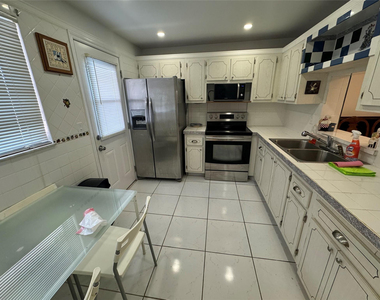 301 Ne 14th Avenue - Photo Thumbnail 2
