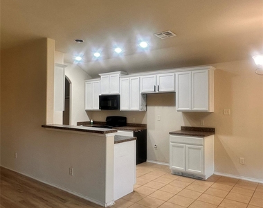 708 Westgate Court - Photo Thumbnail 2