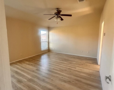 708 Westgate Court - Photo Thumbnail 6