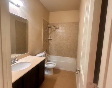 708 Westgate Court - Photo Thumbnail 4